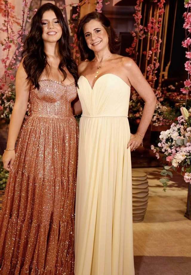 Maquiagem e penteado de debutante por Flávia Lima — debutante, foto 7 de 9